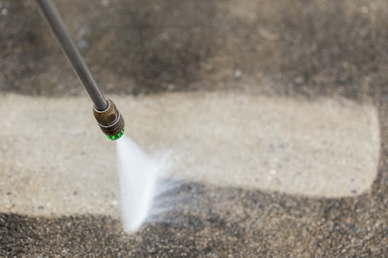 Flat Surface Cleaning for Pristine Driveways and Sidewalks